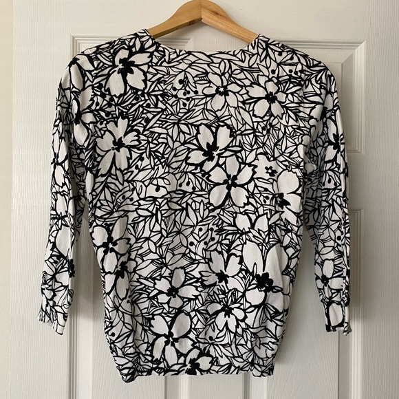 Lightweight sweater! - Picture 3 of 3